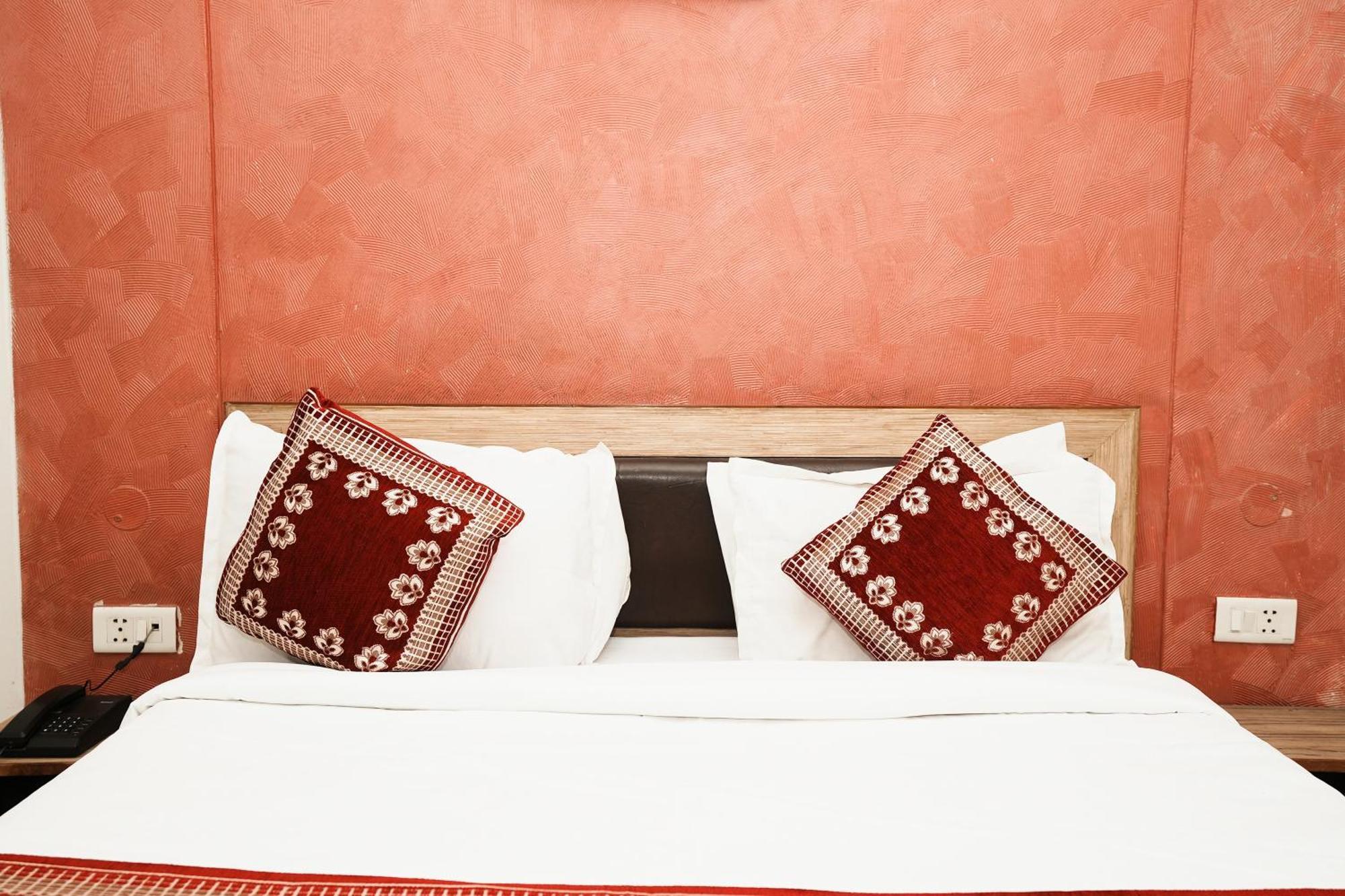 Hotel Om Paradise Near Igi Delhi Airport Yeni Delhi Dış mekan fotoğraf